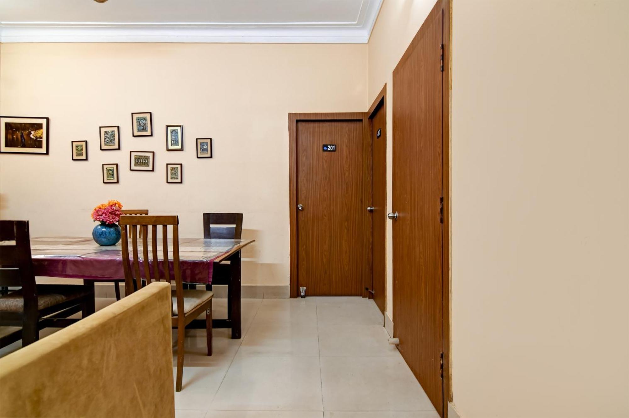Salt Lake Inn Калькутта Экстерьер фото